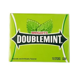 Erleben Sie den erfrischenden Wrigley's Doublemint Kaugummi. Mit seinem einzigartigen Mix aus Minzgeschmack bietet dieser Kaugummi eine lang anhaltende Frische. Inhalt: 37